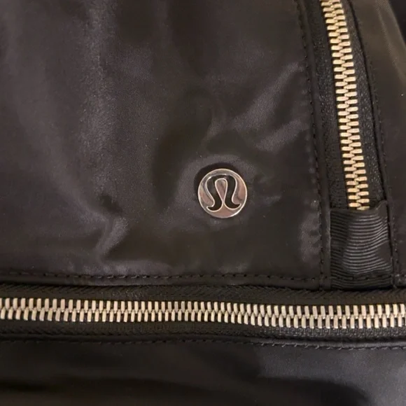 Lululemon City adventurer backpack - Picture 2 of 9